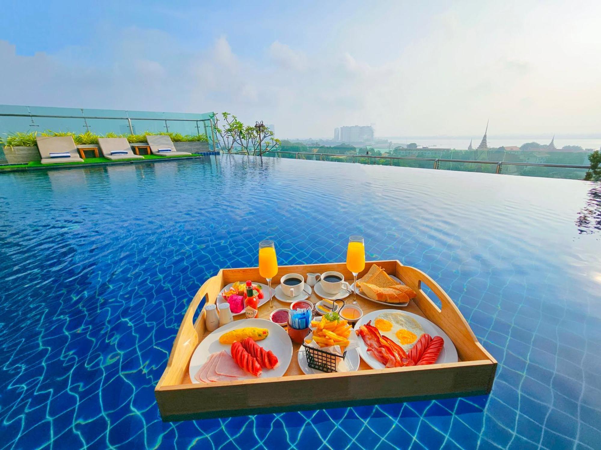 Le Botum Hotel Phnom Penh Eksteriør billede